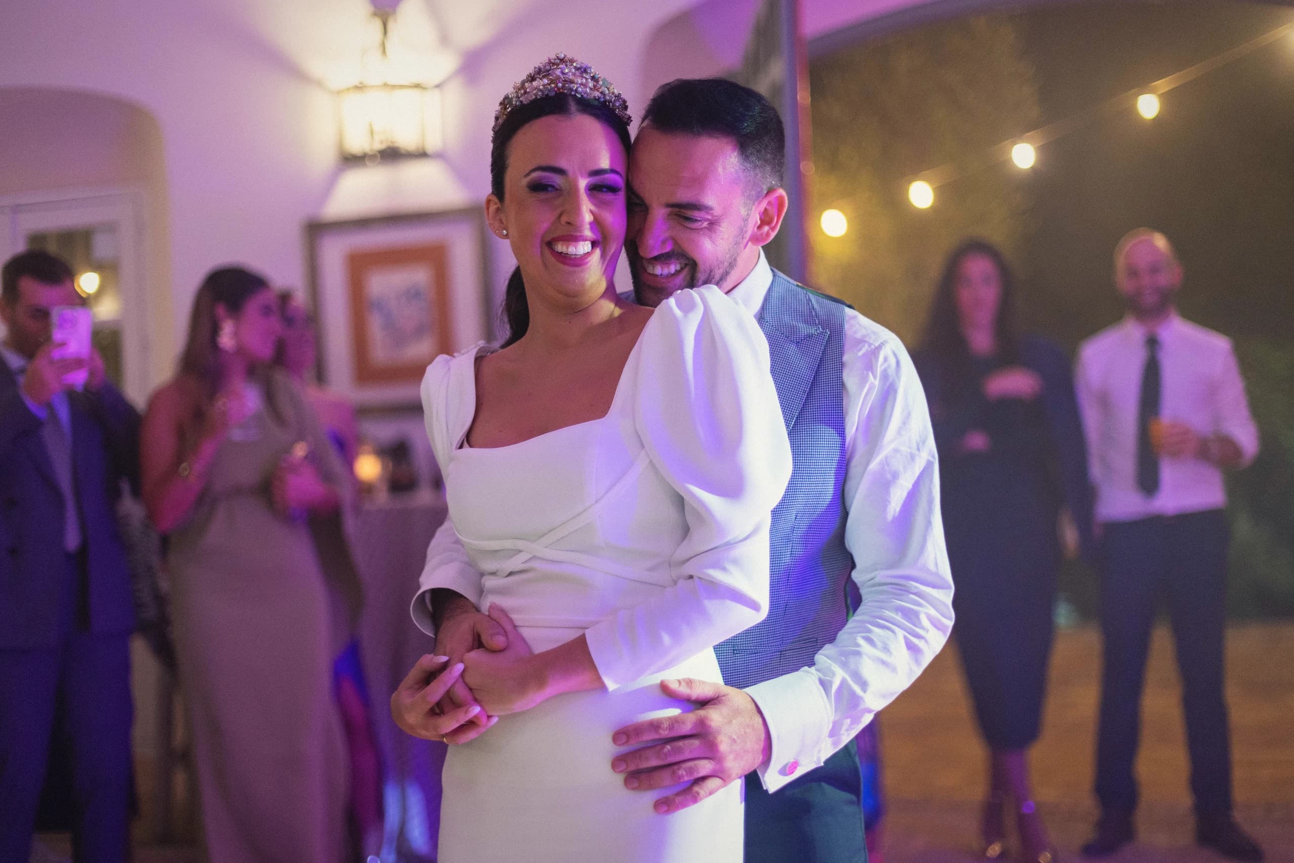 Primer baile entre los invitados