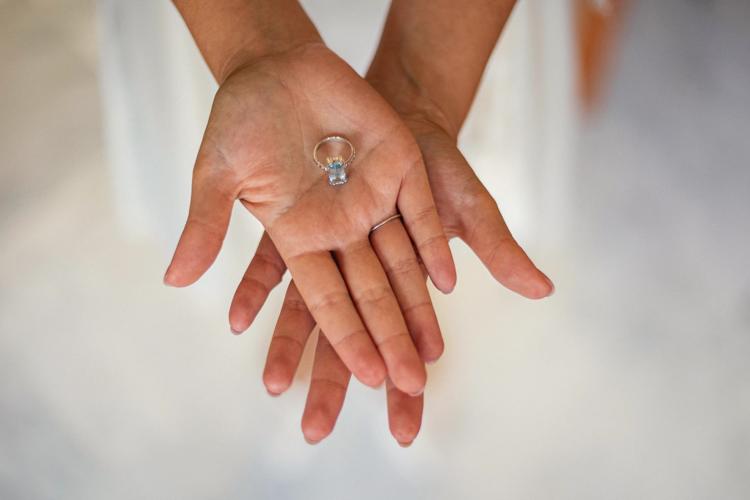 El anillo en la palma de la mano