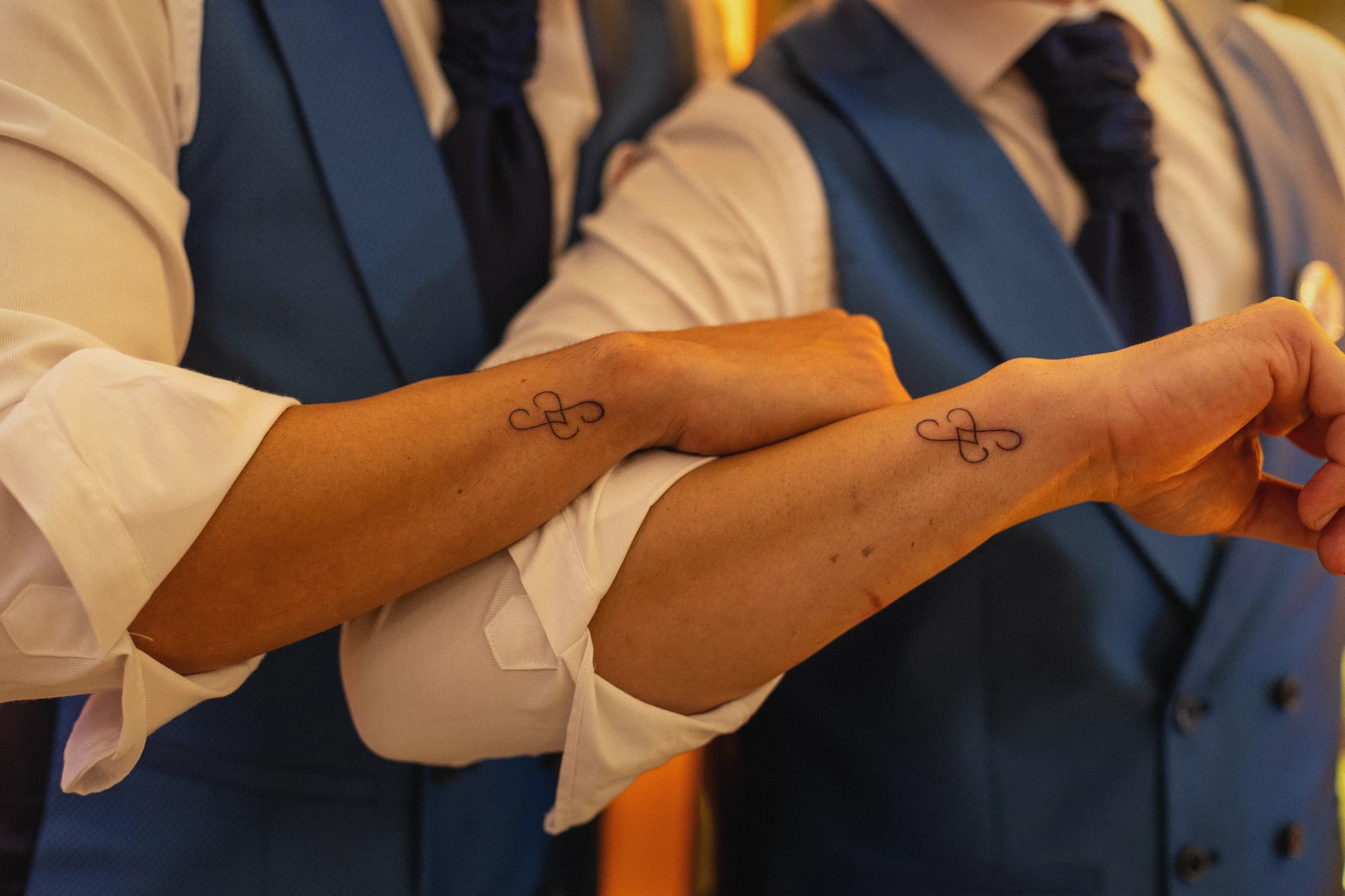 Los tatuajes a juego en los antebrazos