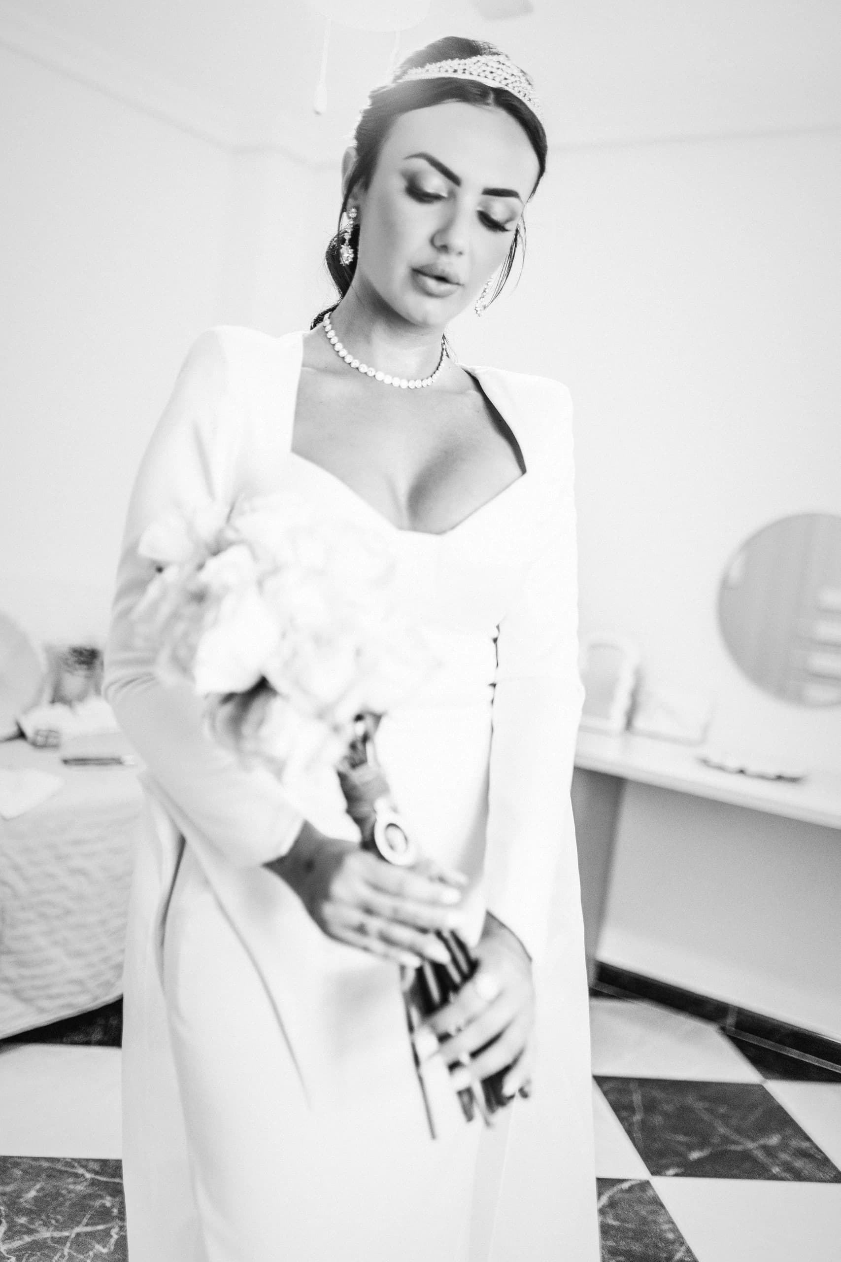 Retrato de la novia con el vestido de manga larga