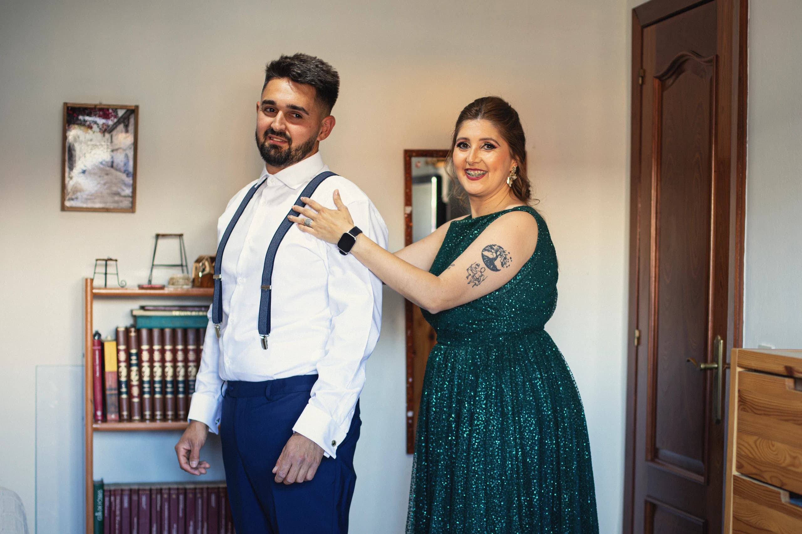 El novio con su madre antes de salir
